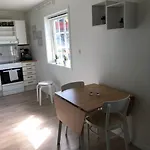 Apartmán Koselig Nyoppusset 3 Roms Med Egen Parkeringsplass I Rolige Omgivelse Naer Sjoen, 2 Mil Nord For Sentrum. Bergen