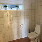 Apartmán Koselig Nyoppusset 3 Roms Med Egen Parkeringsplass I Rolige Omgivelse Naer Sjoen, 2 Mil Nord For Sentrum.