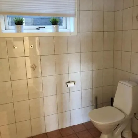 Apartamento Koselig Nyoppusset 3 Roms Med Egen Parkeringsplass I Rolige Omgivelse Naer Sjoen, 2 Mil Nord For Sentrum.