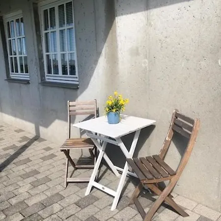 Apartmán Koselig Nyoppusset 3 Roms Med Egen Parkeringsplass I Rolige Omgivelse Naer Sjoen, 2 Mil Nord For Sentrum.