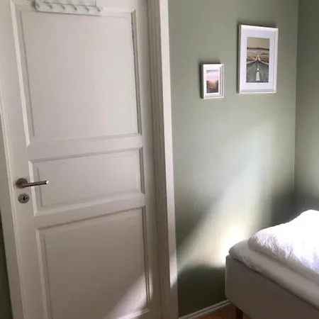 Apartamento Koselig Nyoppusset 3 Roms Med Egen Parkeringsplass I Rolige Omgivelse Naer Sjoen, 2 Mil Nord For Sentrum.