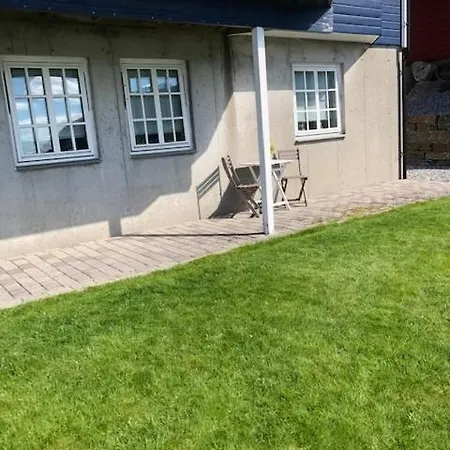 Apartmán Koselig Nyoppusset 3 Roms Med Egen Parkeringsplass I Rolige Omgivelse Naer Sjoen, 2 Mil Nord For Sentrum.