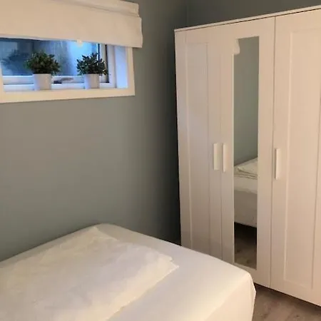 Apartamento Koselig Nyoppusset 3 Roms Med Egen Parkeringsplass I Rolige Omgivelse Naer Sjoen, 2 Mil Nord For Sentrum. *