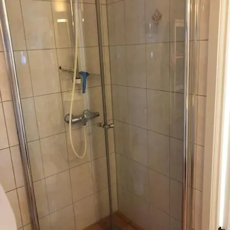 Koselig Nyoppusset 3 Roms Med Egen Parkeringsplass I Rolige Omgivelse Naer Sjoen, 2 Mil Nord For Sentrum. * Bergen