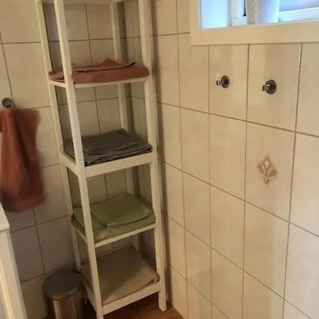 Apartment Koselig Nyoppusset 3 Roms Med Egen Parkeringsplass I Rolige Omgivelse Naer Sjoen, 2 Mil Nord For Sentrum. *