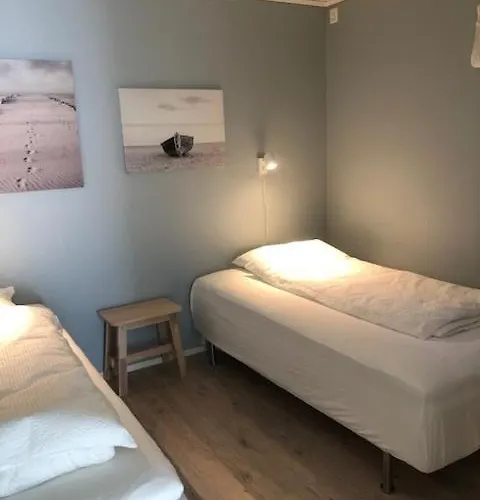 Koselig Nyoppusset 3 Roms Med Egen Parkeringsplass I Rolige Omgivelse Naer Sjoen, 2 Mil Nord For Sentrum. Apartamento *