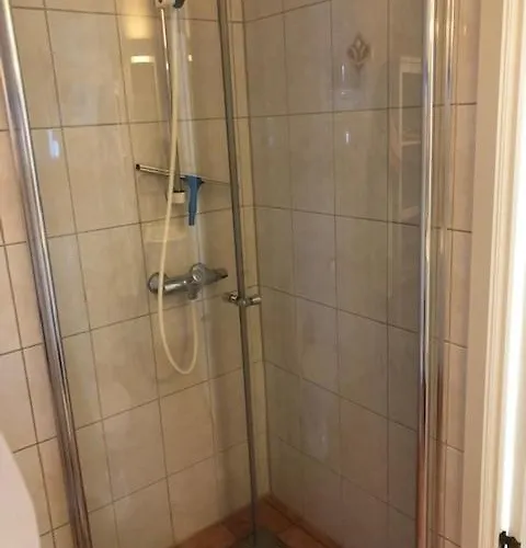 Koselig Nyoppusset 3 Roms Med Egen Parkeringsplass I Rolige Omgivelse Naer Sjoen, 2 Mil Nord For Sentrum. * Bergen